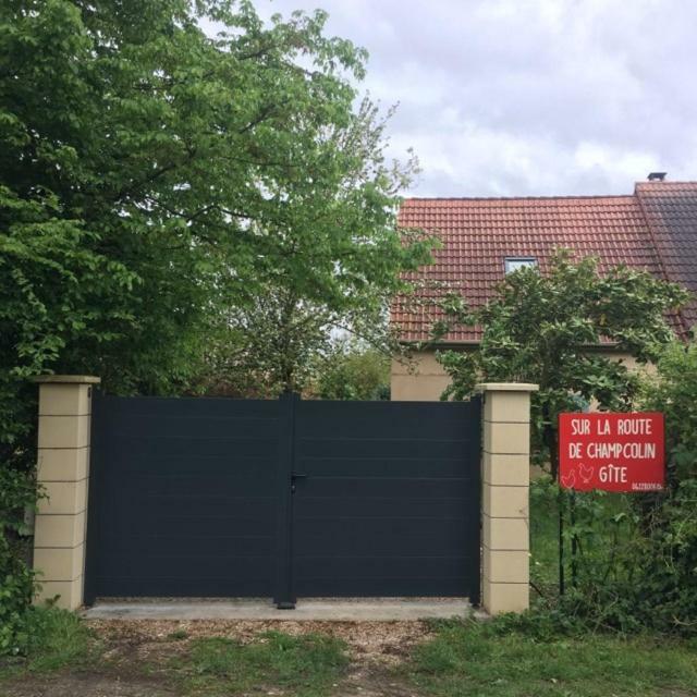 Sur La Route De Champ Colin Villa Saint-Denis-lès-Rebais Kültér fotó